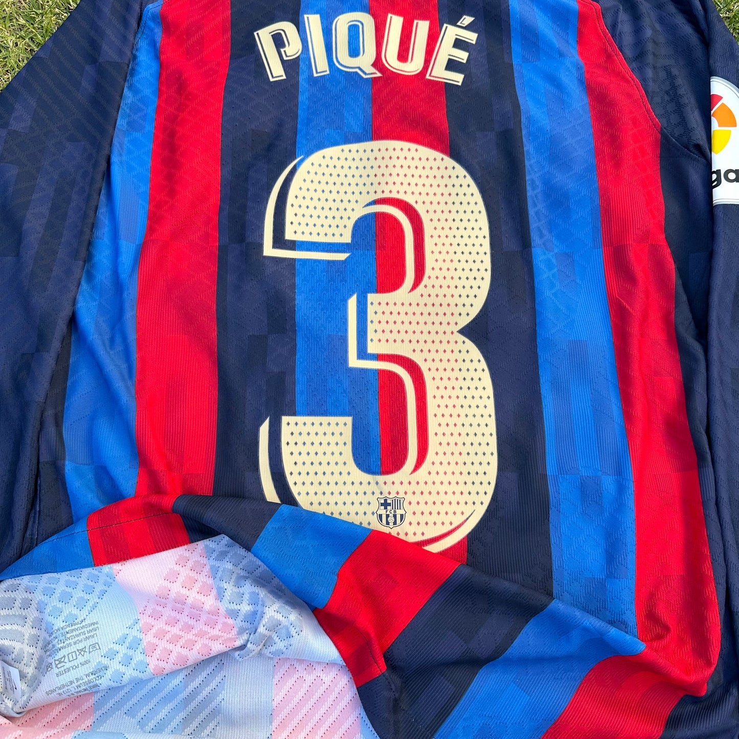 Jersey Barcelona Piqué SEMPR3 Local Player Issue 22/23